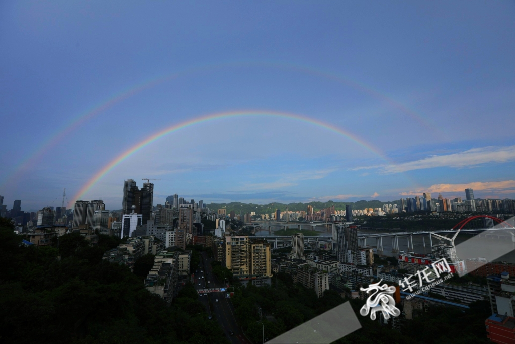 重庆今日暴雨，雨中见彩虹——最新美好景象报道